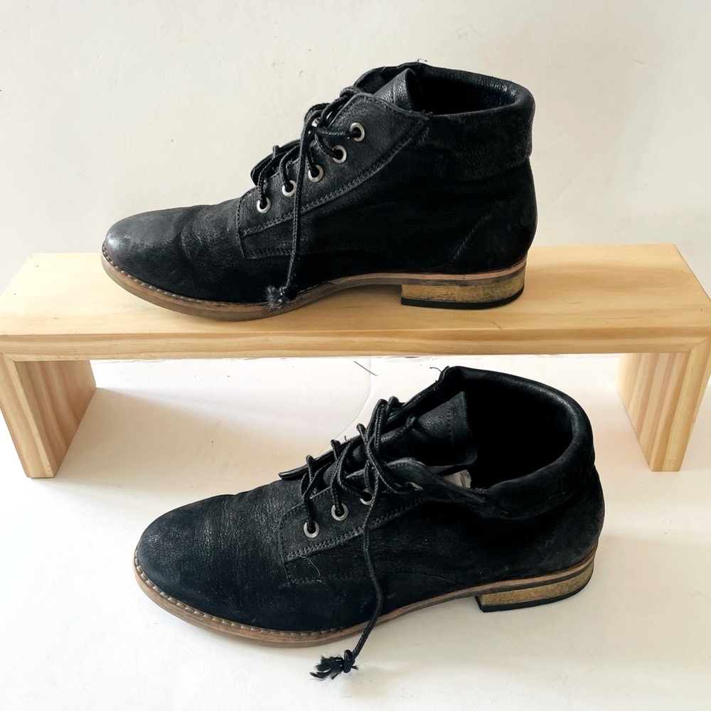 Diba Eli Black Leather Suede lace up Ankle Booties Size 8